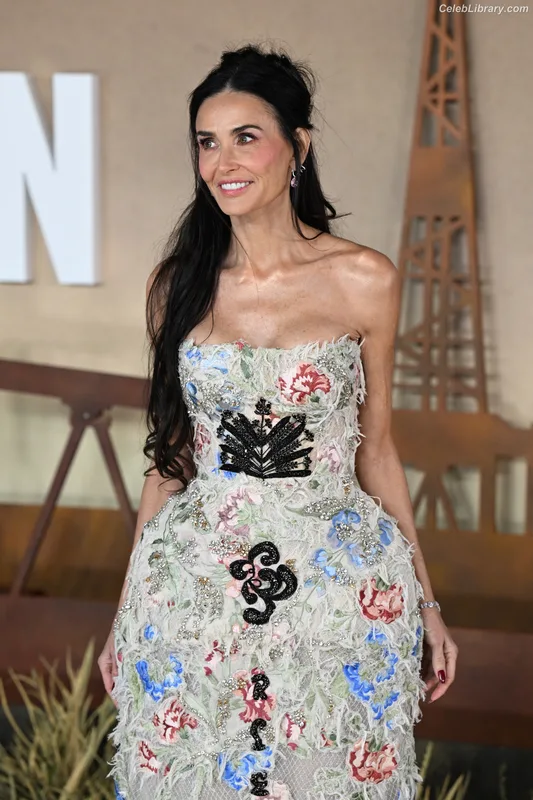 Demi Moore photo 5 of 471