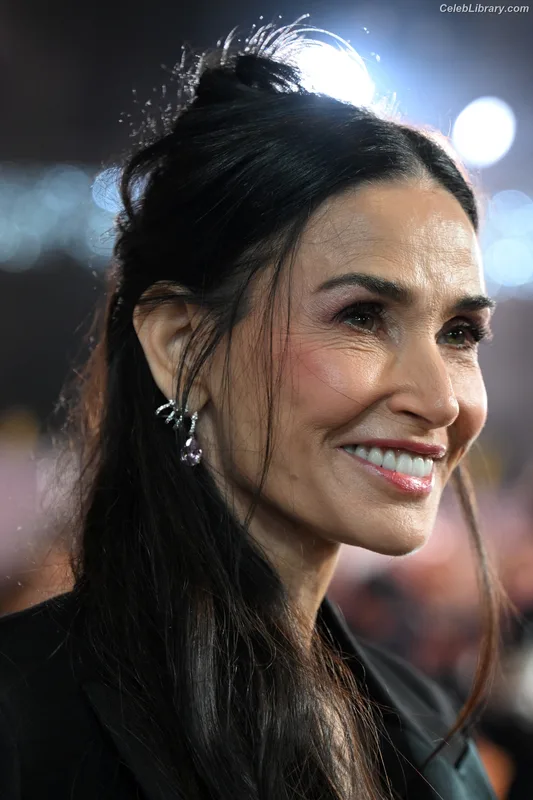 Demi Moore photo 6 of 471