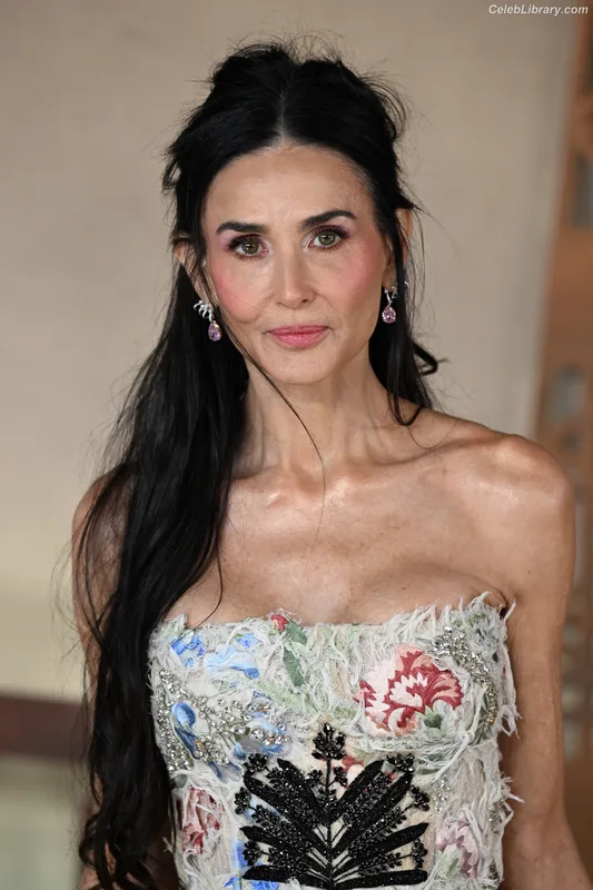 Demi Moore photo 11 of 471