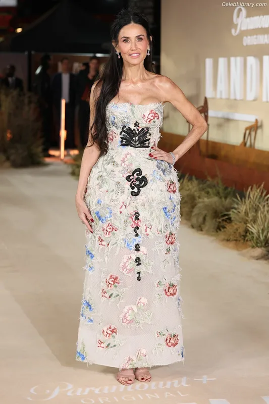 Demi Moore photo 18 of 471