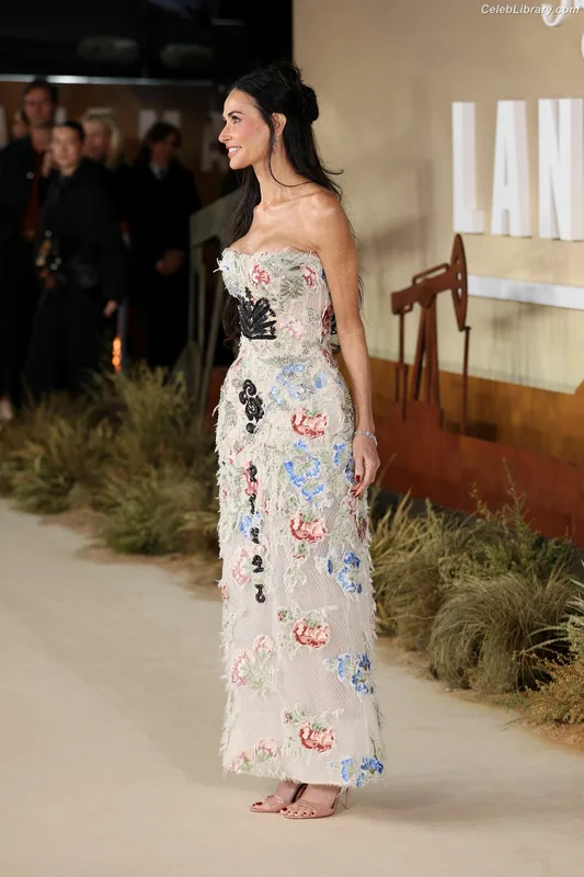 Demi Moore photo 21 of 471