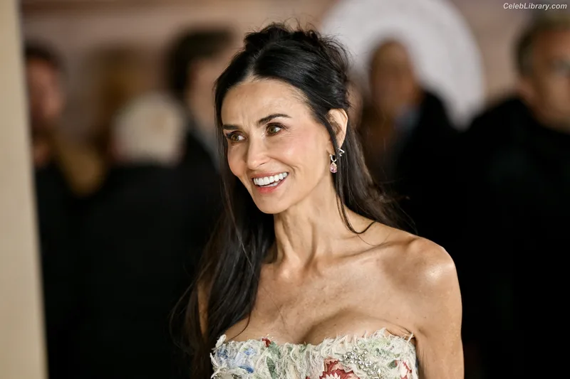 Demi Moore photo 1 of 471