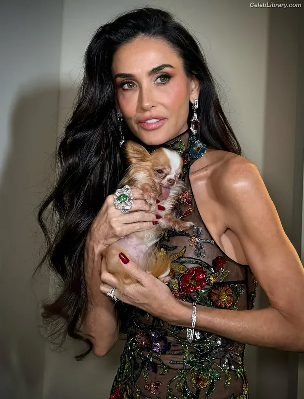 Demi Moore photo 20 of 471