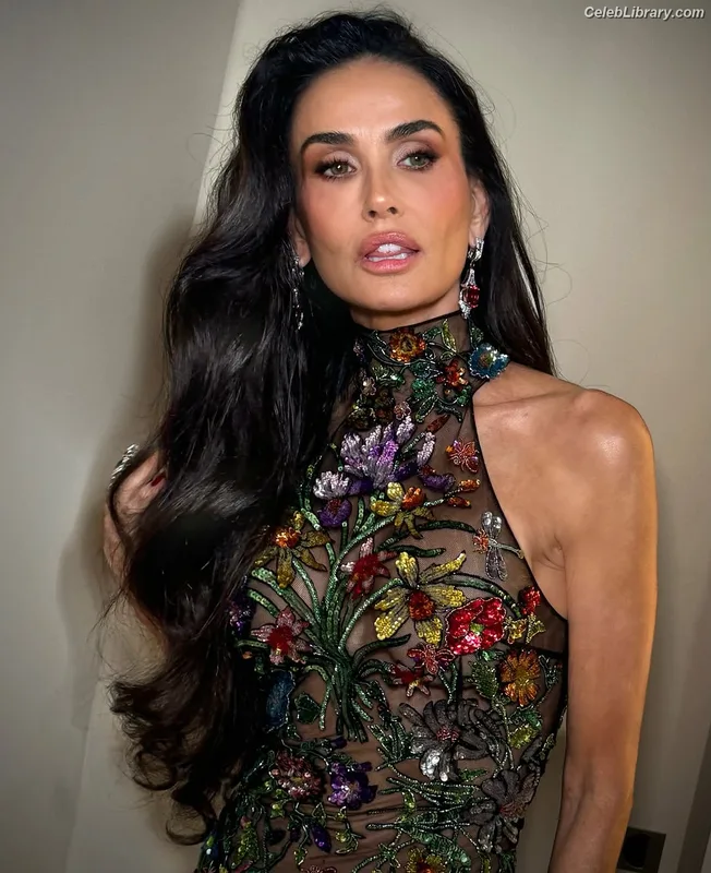 Demi Moore photo 21 of 471