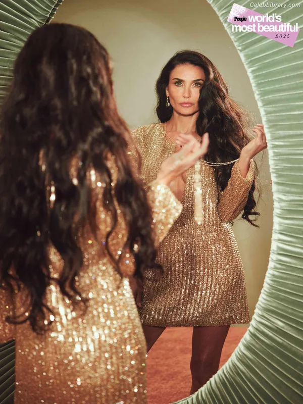 Demi Moore photo 1 of 471