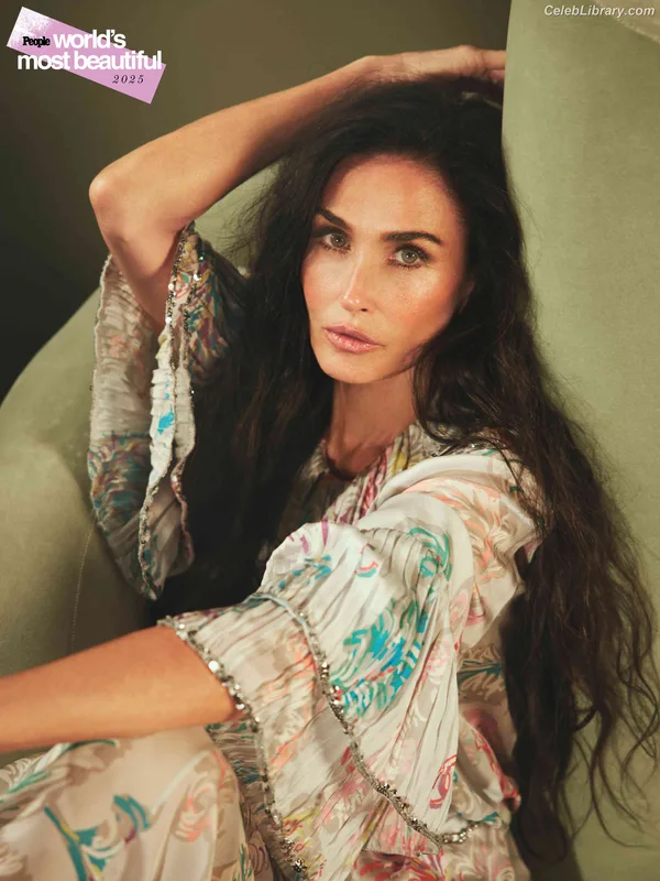 Demi Moore photo 4 of 471