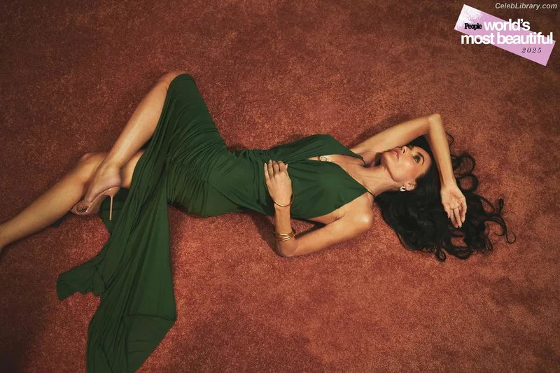 Demi Moore photo 9 of 471