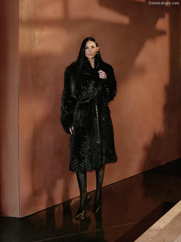 Demi Moore photo 13 of 471
