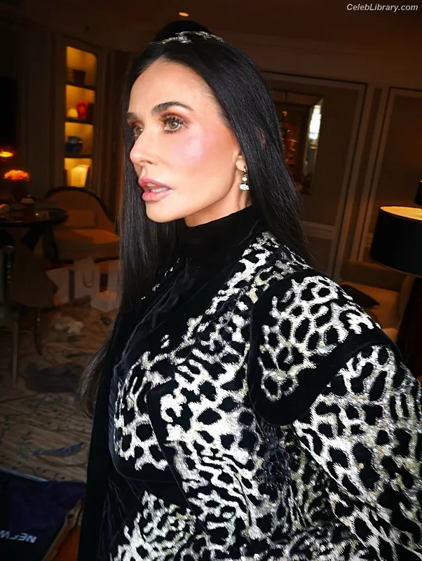 Demi Moore photo 3 of 471