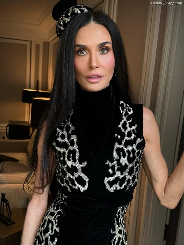 Demi Moore photo 5 of 471