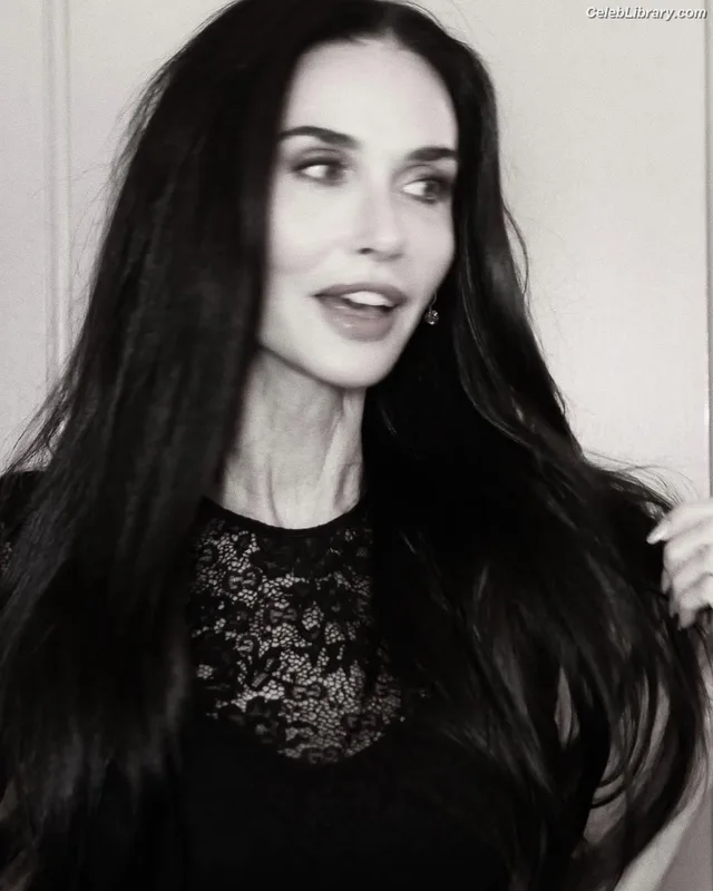 Demi Moore photo 6 of 471