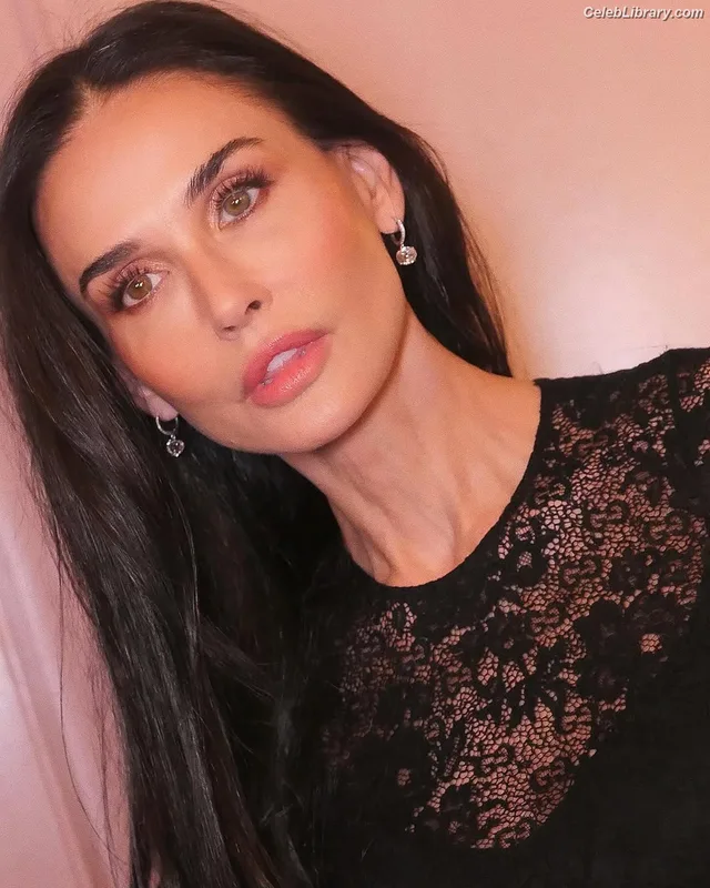 Demi Moore photo 7 of 471