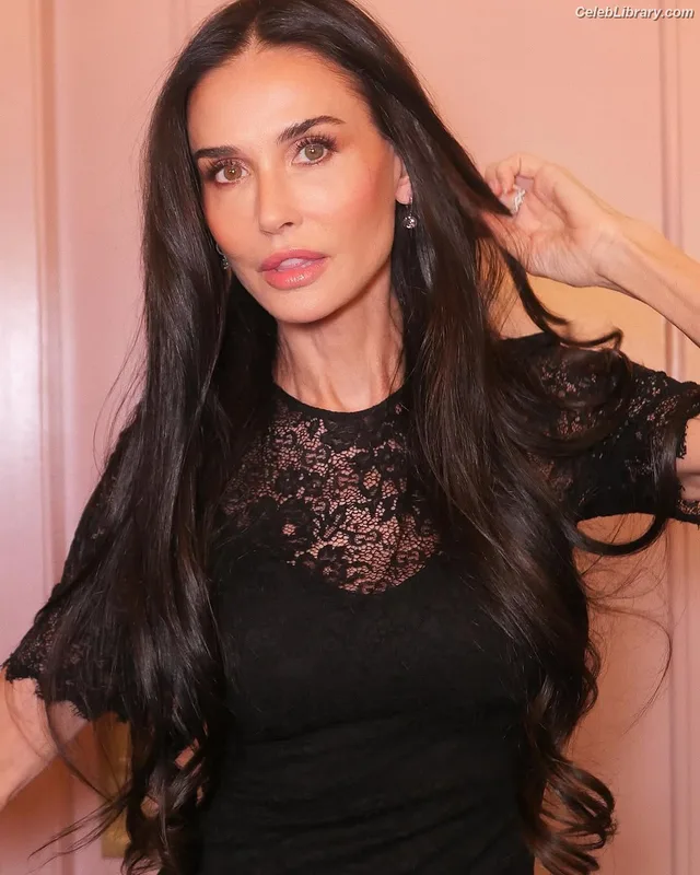 Demi Moore photo 9 of 471
