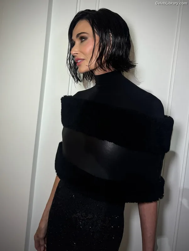 Demi Moore photo 10 of 471