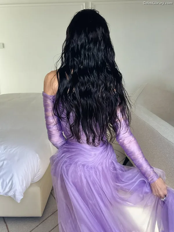 Demi Moore photo 17 of 471