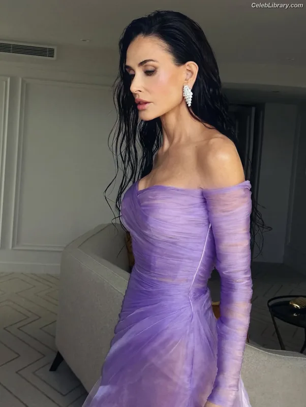 Demi Moore photo 20 of 471