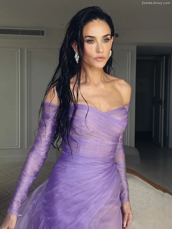 Demi Moore photo 21 of 471