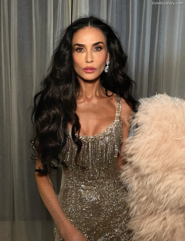 Demi Moore photo 23 of 471