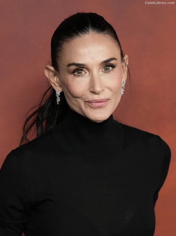 Demi Moore photo 11 of 471