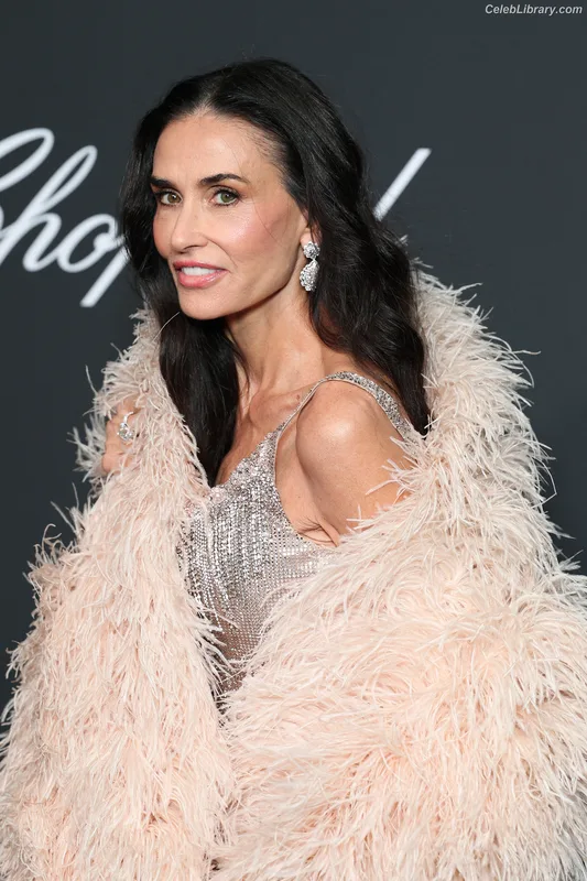 Demi Moore photo 10 of 471