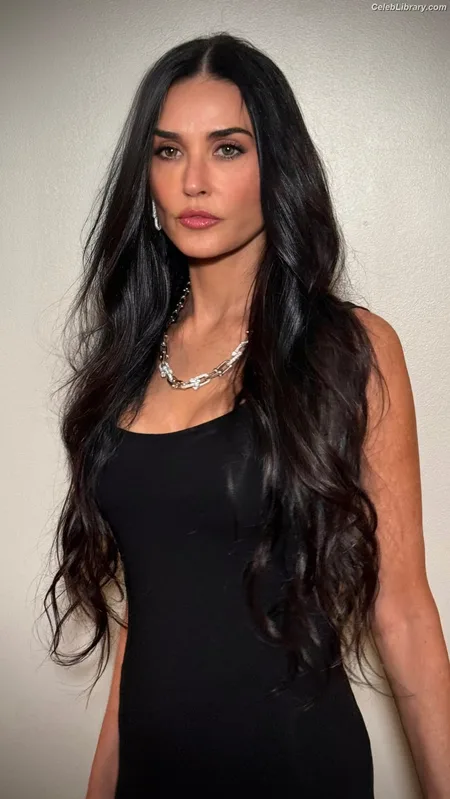 Demi Moore photo 3 of 471