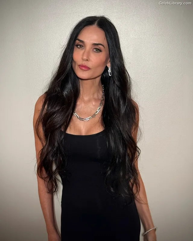 Demi Moore photo 7 of 471