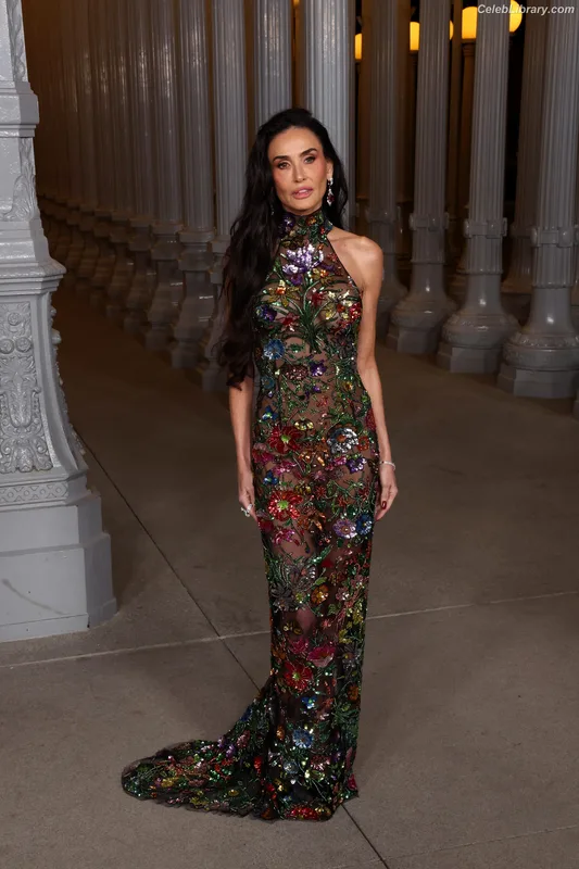 Demi Moore photo 23 of 471