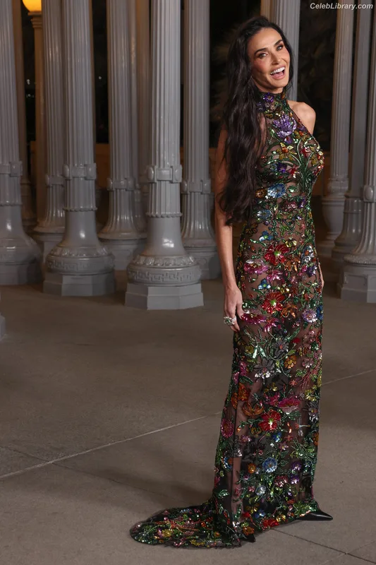 Demi Moore photo 1 of 471