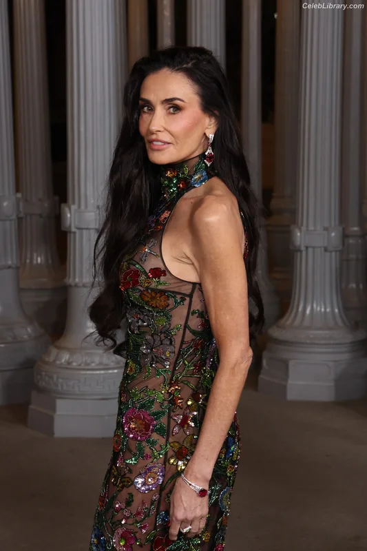 Demi Moore photo 3 of 471