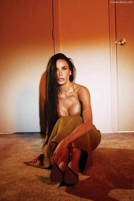 Demi Moore photo 13 of 471