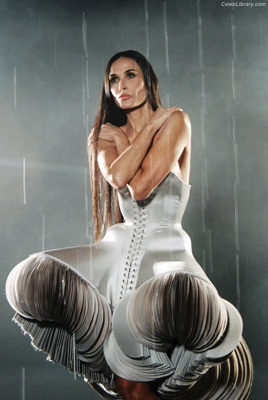 Demi Moore photo 17 of 471