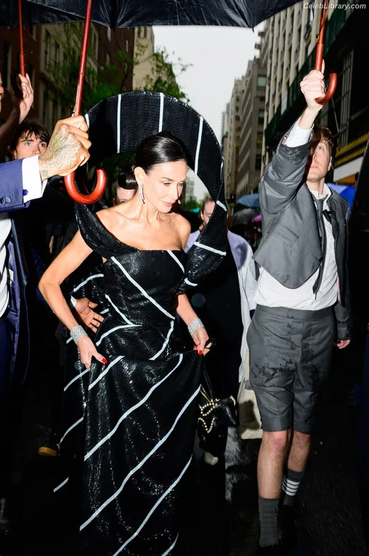 Demi Moore photo 2 of 471