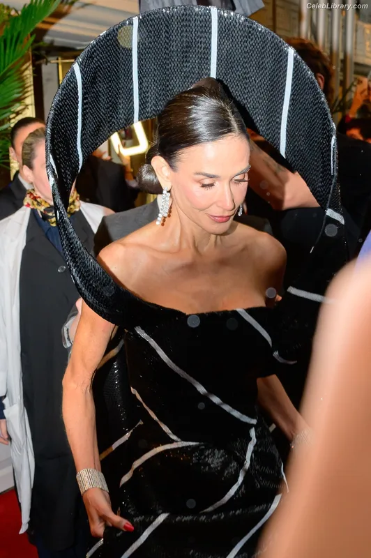 Demi Moore photo 4 of 471