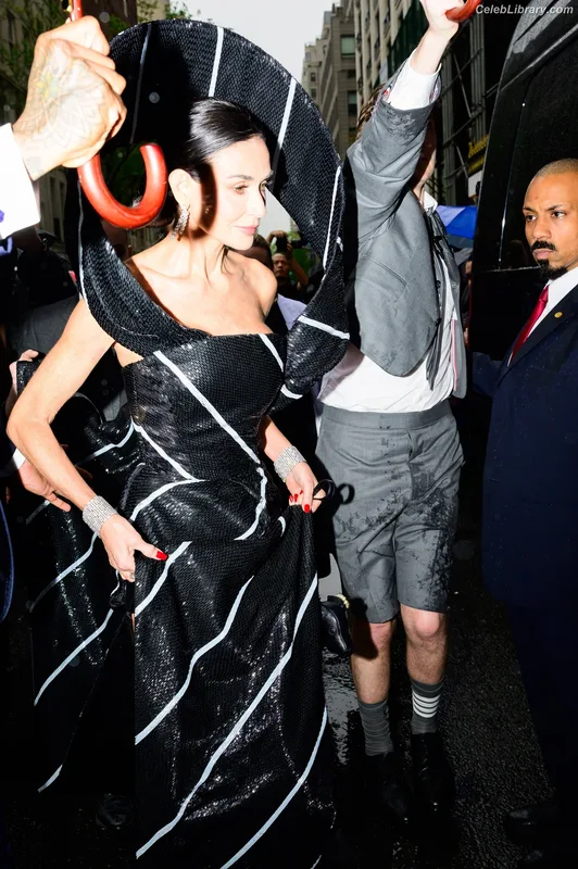 Demi Moore photo 6 of 471