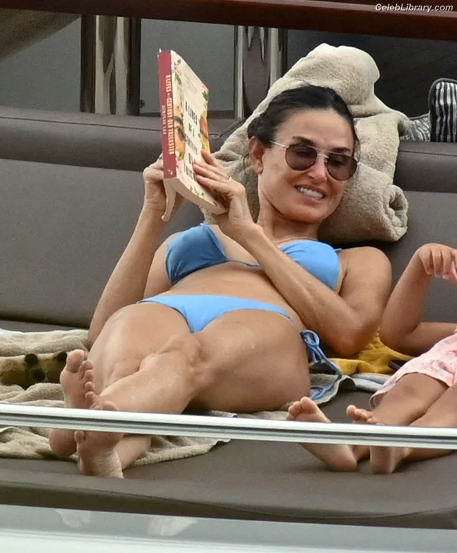 Demi Moore photo 22 of 471
