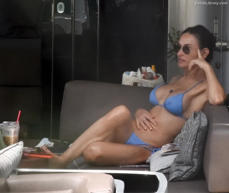 Demi Moore photo 24 of 471