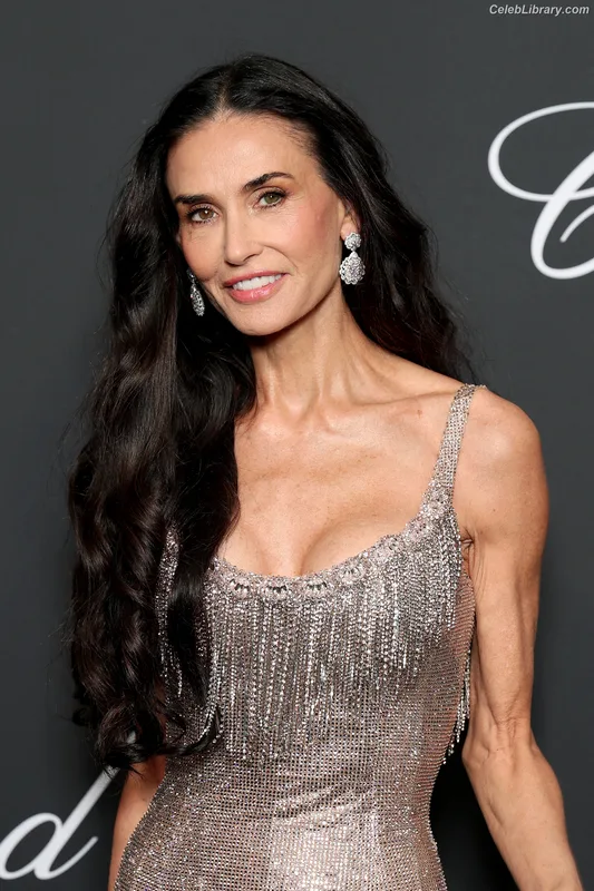 Demi Moore photo 7 of 471
