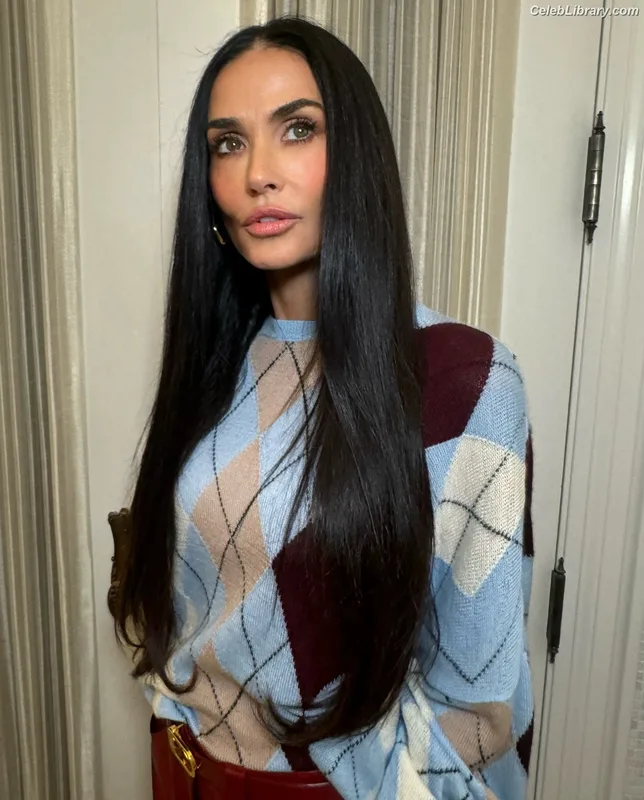 Demi Moore photo 21 of 471