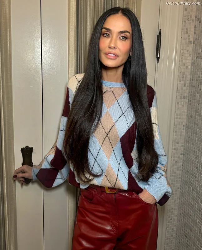Demi Moore photo 22 of 471