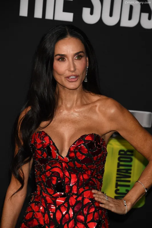 Demi Moore photo 1 of 471