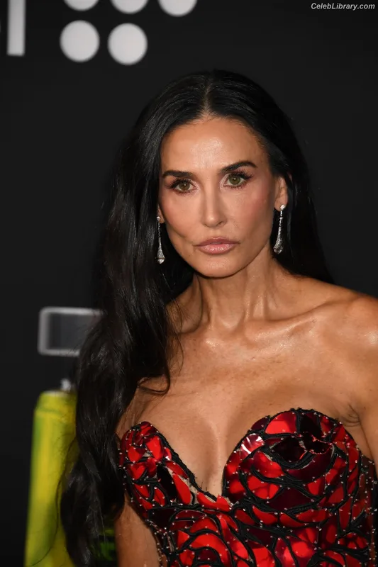 Demi Moore photo 10 of 471