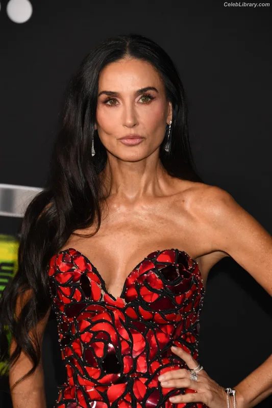 Demi Moore photo 13 of 471