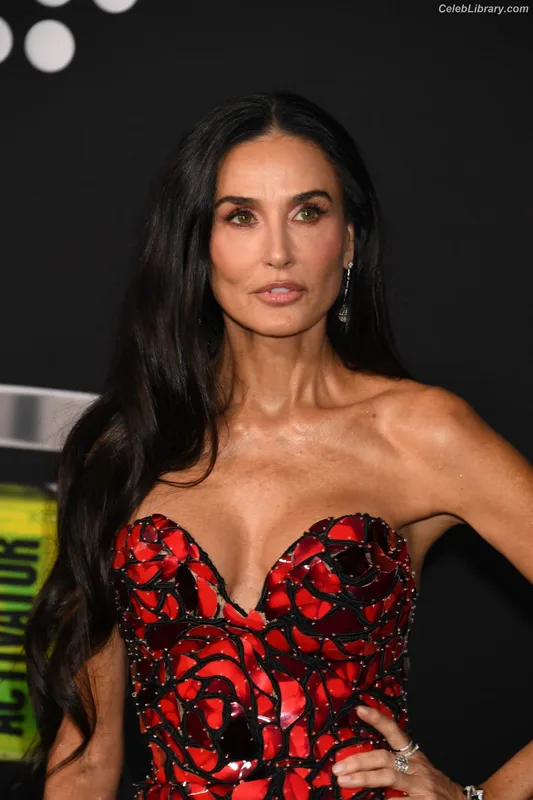 Demi Moore photo 14 of 471