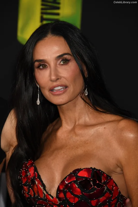 Demi Moore photo 18 of 471