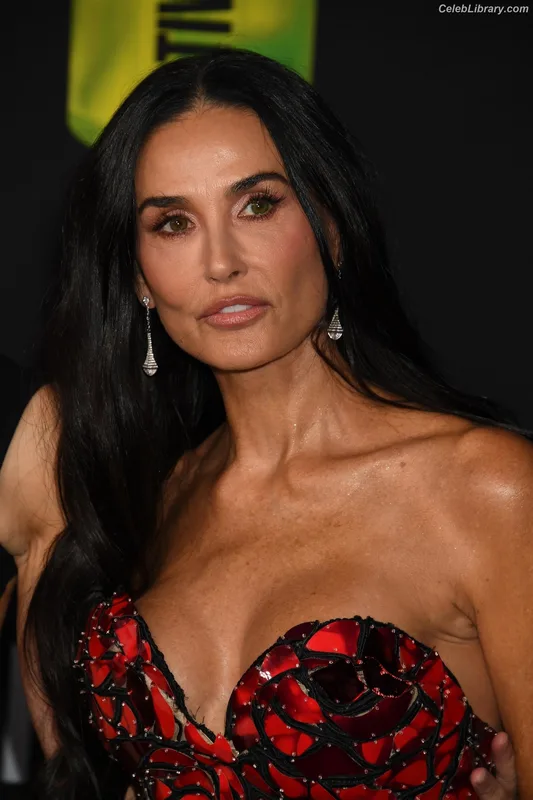 Demi Moore photo 19 of 471