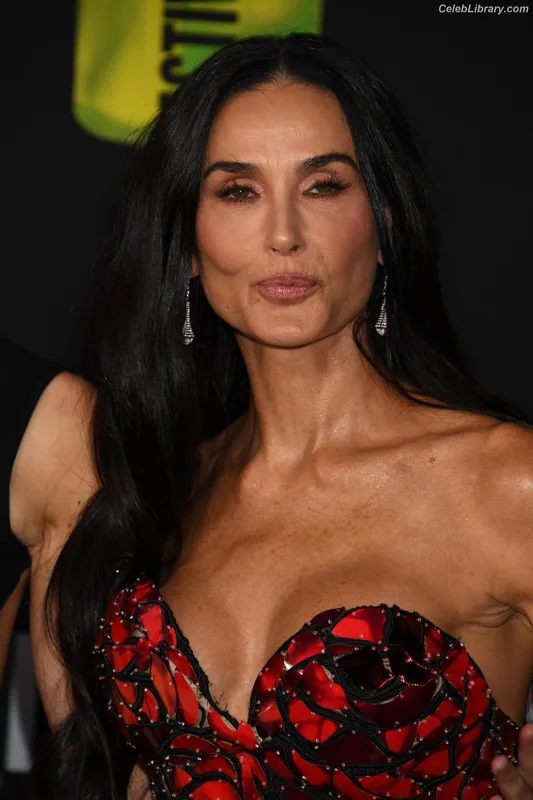 Demi Moore photo 20 of 471