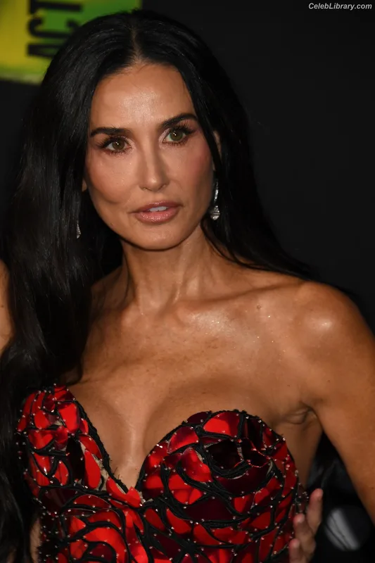 Demi Moore photo 21 of 471