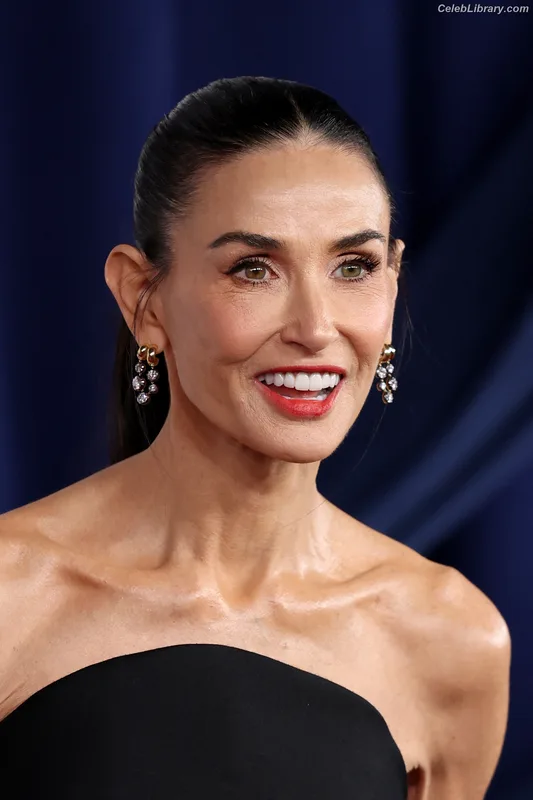 Demi Moore photo 4 of 471