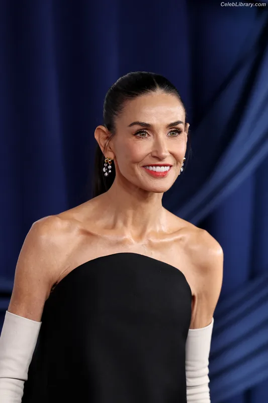 Demi Moore photo 5 of 471