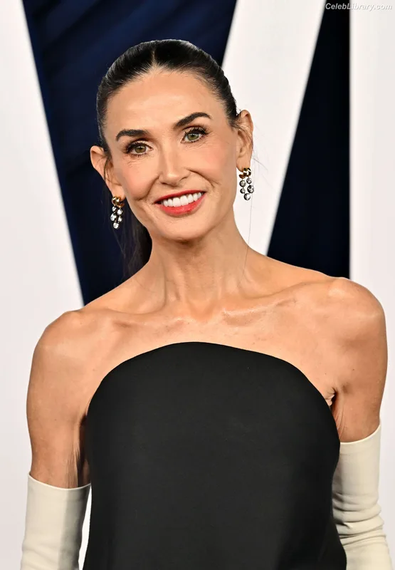 Demi Moore photo 15 of 471